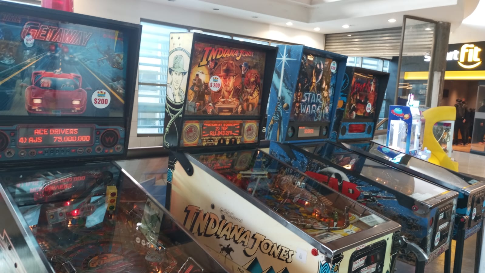 Área de juegos electrónicos y entretenimiento en Japimax